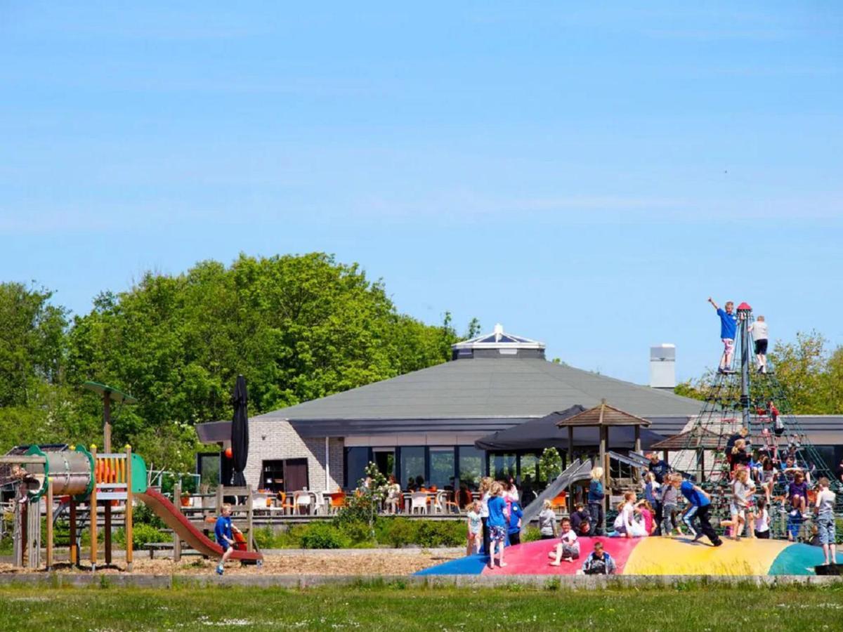 Chalet Op Camping Lauwersoog Met 3 Slaapkamers En Vaatwasser - Joycasa Exterior photo